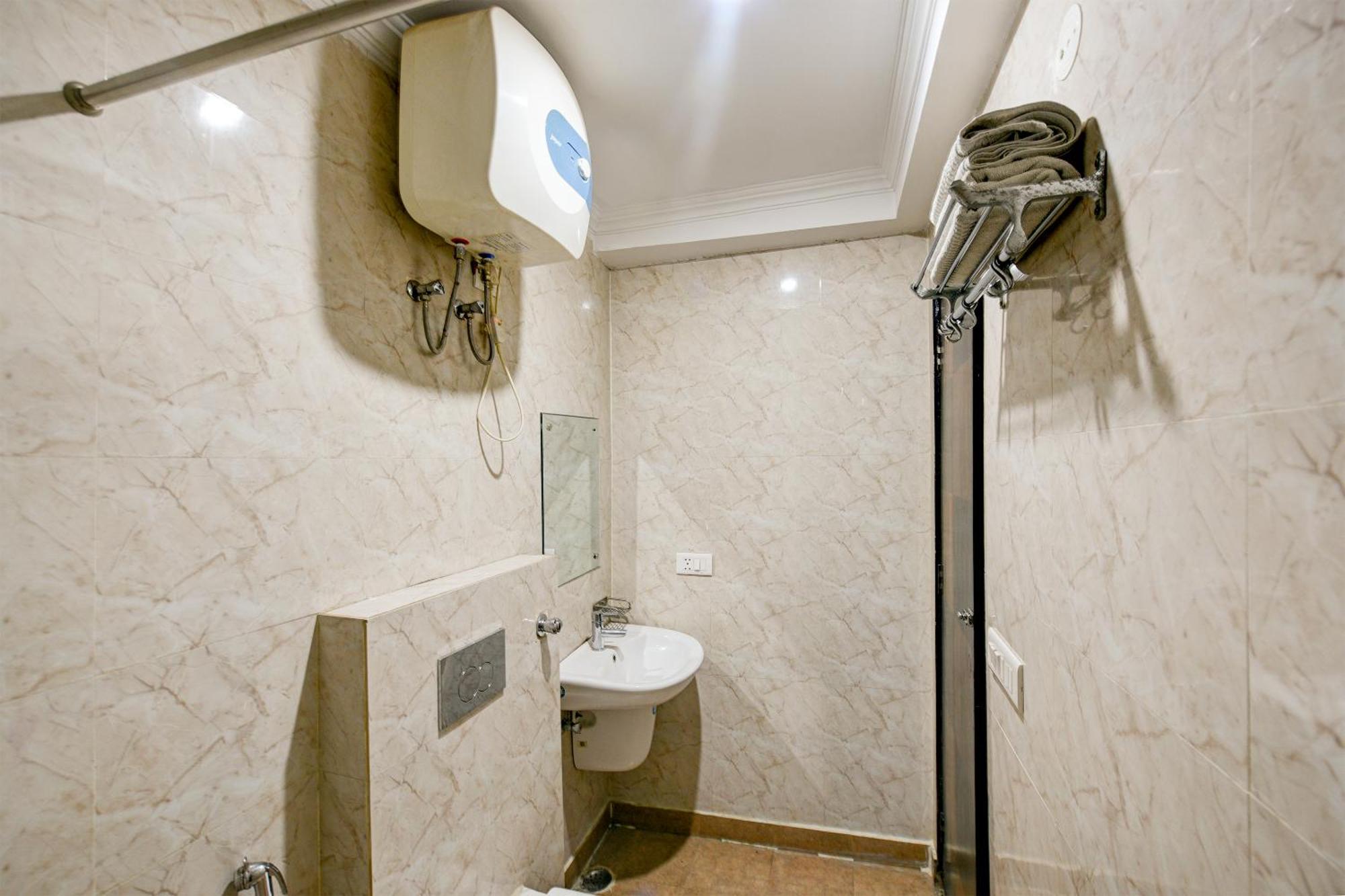 Hotel View - Near Delhi Airport 3*